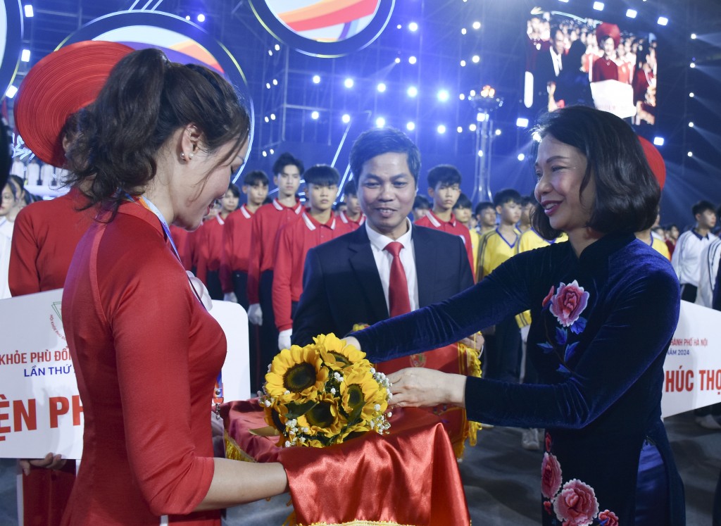 Những hình ảnh ấn tượng tại Lễ khai mạc Hội khỏe Phù Đổng thành phố Hà Nội lần thứ X Những hình ảnh ấn tượng tại Lễ khai mạc Hội khỏe Phù Đổng thành phố Hà Nội lần thứ X