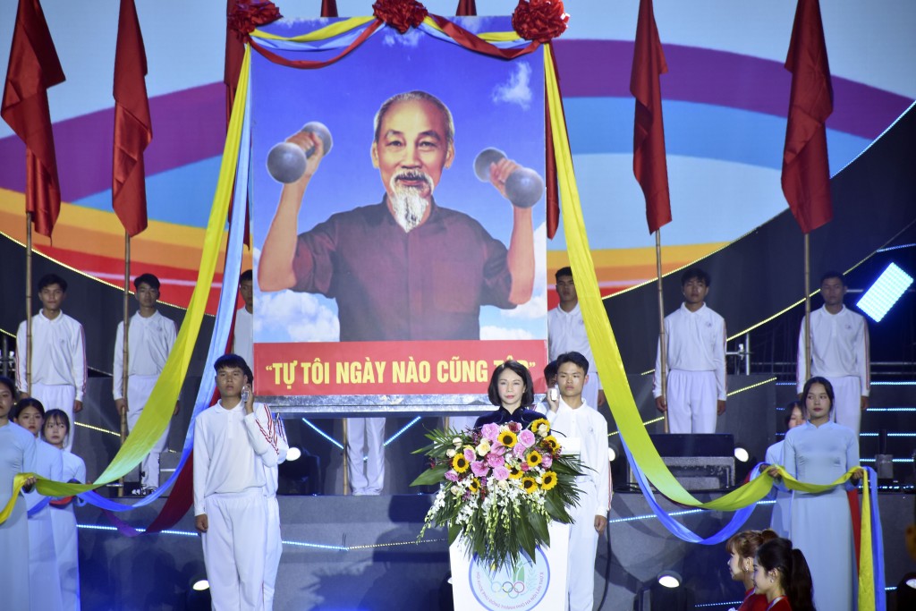 Những hình ảnh ấn tượng tại Lễ khai mạc Hội khỏe Phù Đổng thành phố Hà Nội lần thứ X Những hình ảnh ấn tượng tại Lễ khai mạc Hội khỏe Phù Đổng thành phố Hà Nội lần thứ X