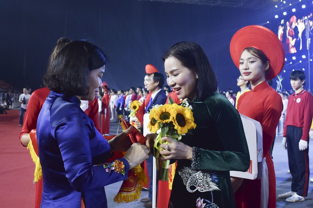 Những hình ảnh ấn tượng tại Lễ khai mạc Hội khỏe Phù Đổng thành phố Hà Nội lần thứ X Những hình ảnh ấn tượng tại Lễ khai mạc Hội khỏe Phù Đổng thành phố Hà Nội lần thứ X