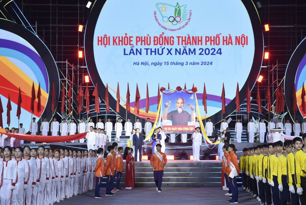 Những hình ảnh ấn tượng tại Lễ khai mạc Hội khỏe Phù Đổng thành phố Hà Nội lần thứ X Những hình ảnh ấn tượng tại Lễ khai mạc Hội khỏe Phù Đổng thành phố Hà Nội lần thứ X