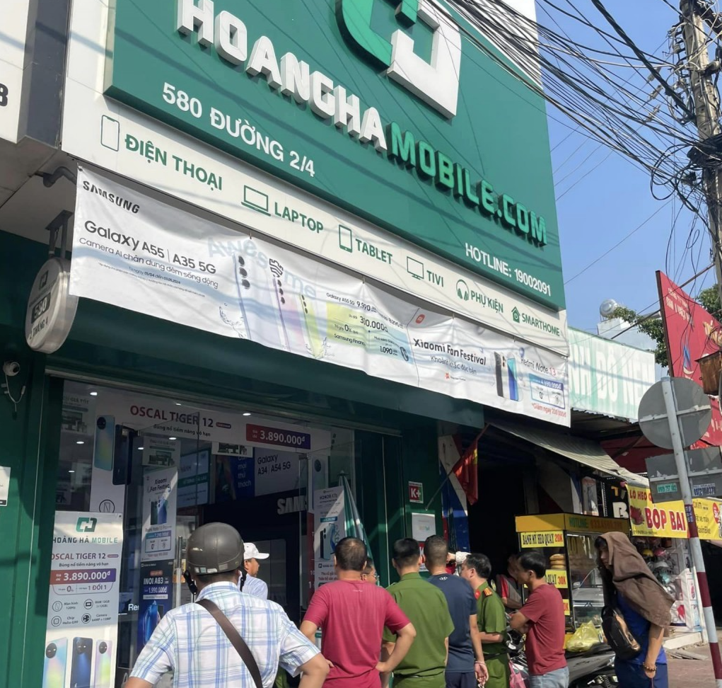 TP. Nha Trang: Điều tra nhóm nghi can người nước ngoài cướp cửa hàng điện thoại