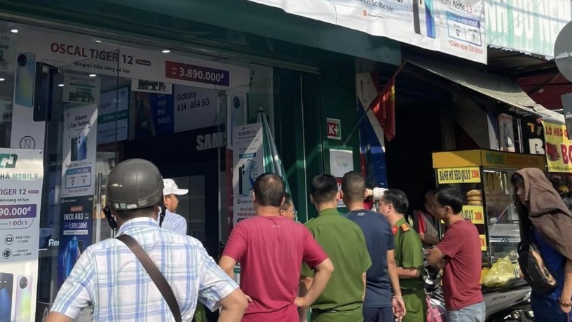 TP. Nha Trang: Điều tra nhóm nghi can người nước ngoài cướp cửa hàng điện thoại
