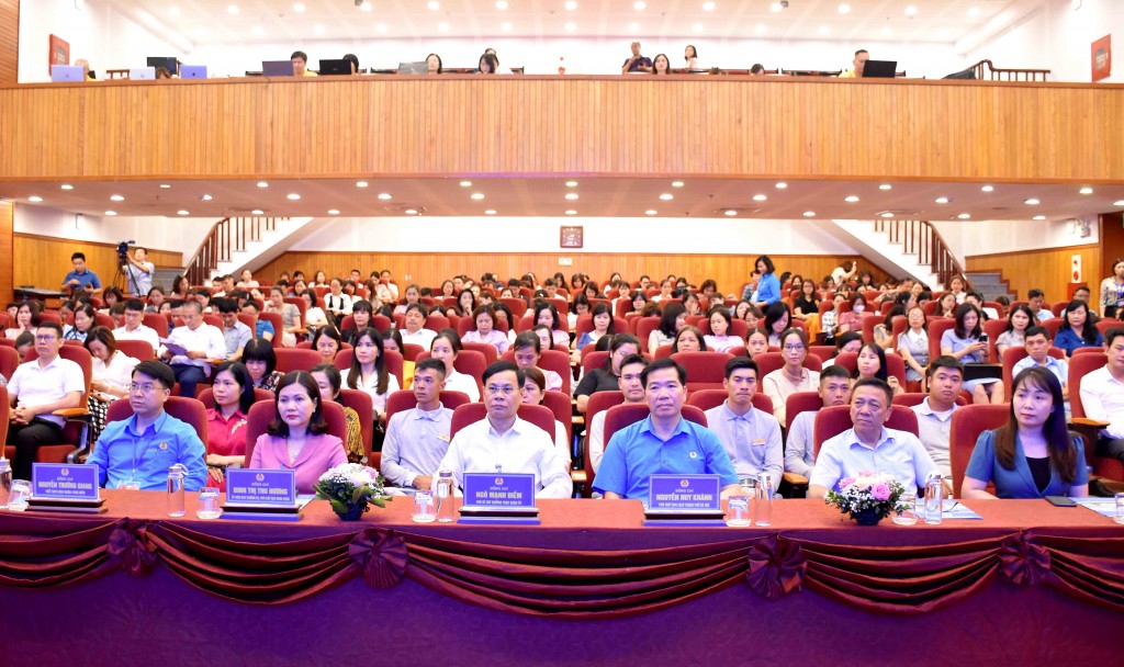 TRỰC TUYẾN: Chuyên đề “Nâng cao kiến thức pháp luật về lao động, Công đoàn, bảo hiểm xã hội”