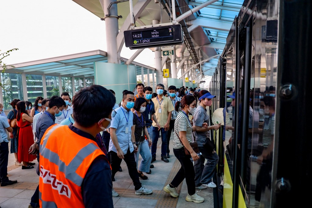 Diễn tập sơ tán hành khách khi tàu đường sắt đô thị Nhổn - ga Hà Nội gặp sự cố