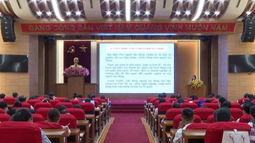 Gần 300 cán bộ Công đoàn cơ sở huyện Gia Lâm được bồi dưỡng nghiệp vụ