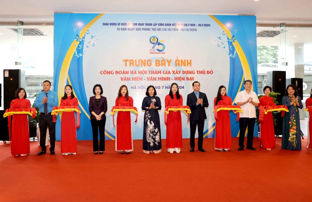 TRỰC TUYẾN: Trang trọng Chương trình kỷ niệm 95 năm Ngày thành lập Công đoàn Việt Nam