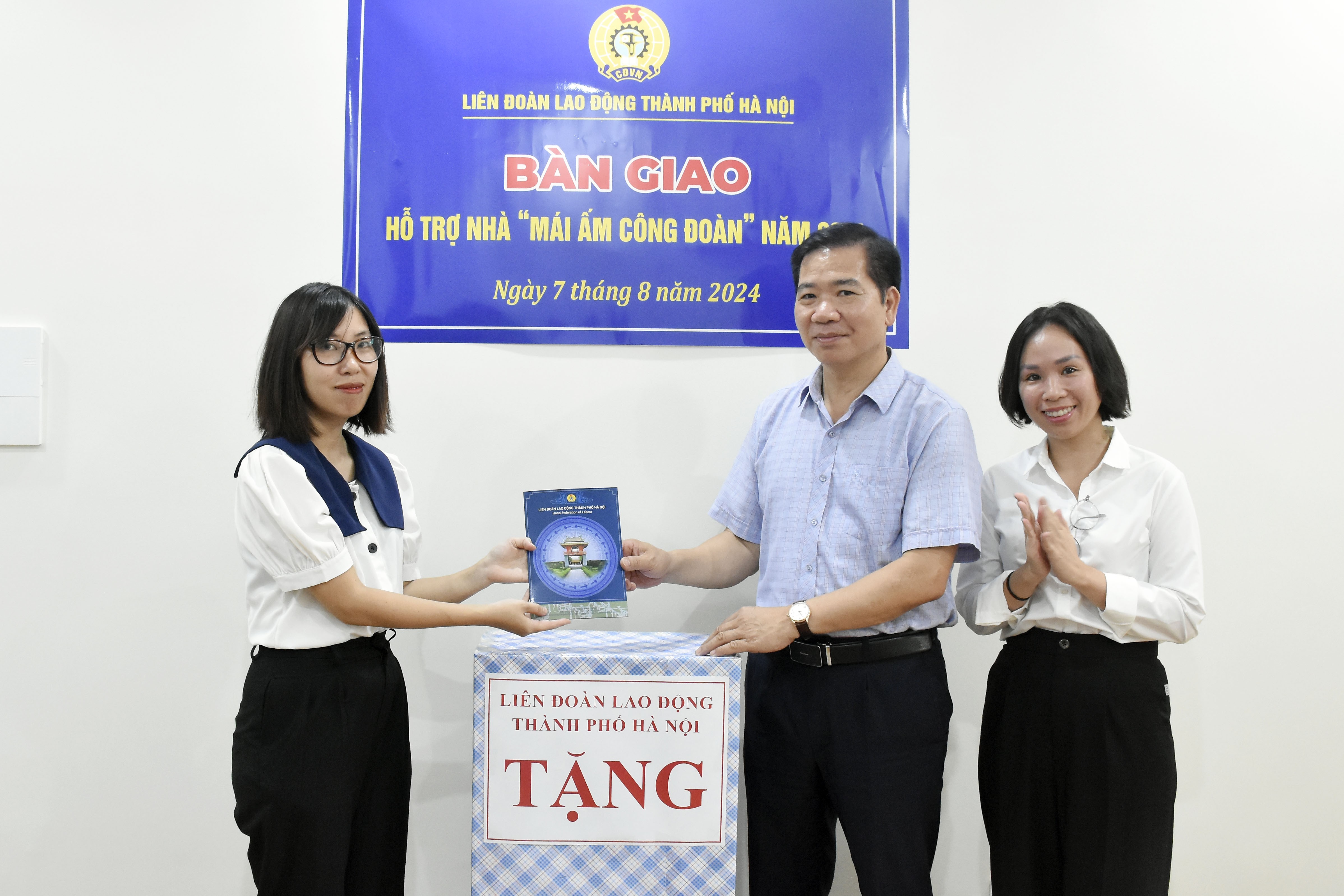 Trao hỗ trợ kinh phí sửa chữa “Mái ấm Công đoàn” cho đoàn viên có hoàn cảnh khó khăn quận Ba Đình