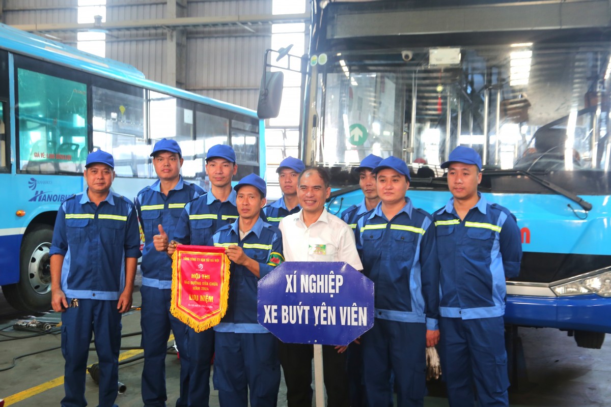 Xem công nhân Transerco trổ tài kỹ năng bảo dưỡng xe buýt “nhanh như điện”