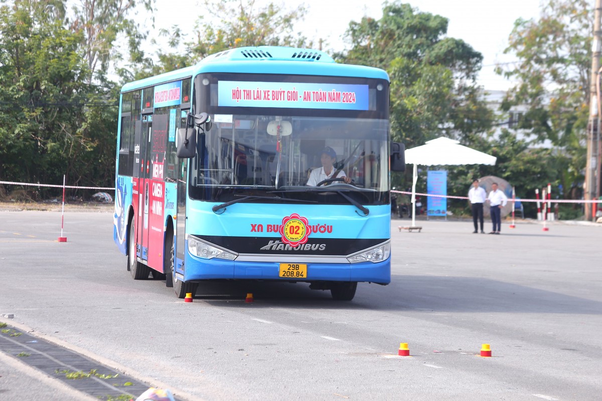 Xem tài xế xe buýt tranh tài tại Hội thi lái xe giỏi, an toàn