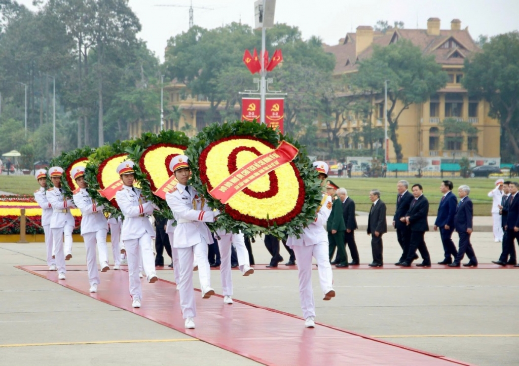 Lãnh đạo Đảng, Nhà nước, thành phố Hà Nội tưởng niệm Chủ tịch Hồ Chí Minh và các Anh hùng liệt sĩ