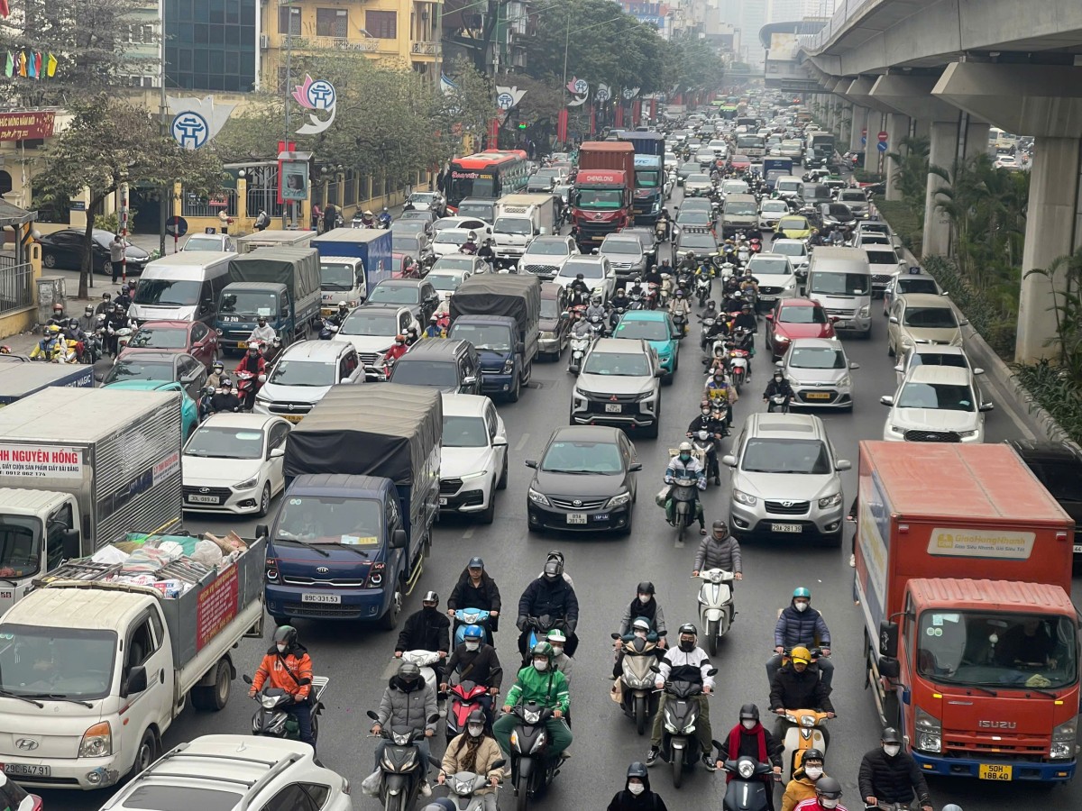 Áp lực giao thông tại Hà Nội ngày càng gia tăng