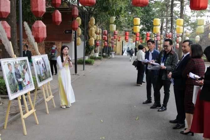 Thi trưng bày ảnh “Công đoàn Thủ đô 70 năm đồng hành cùng phát triển”