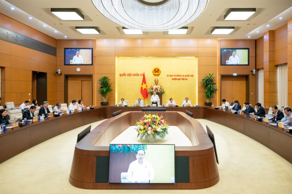 Ủy ban Thường vụ Quốc hội khai mạc Phiên họp thứ 44, chuẩn bị xem xét cho ý kiến về sửa đổi Hiến pháp