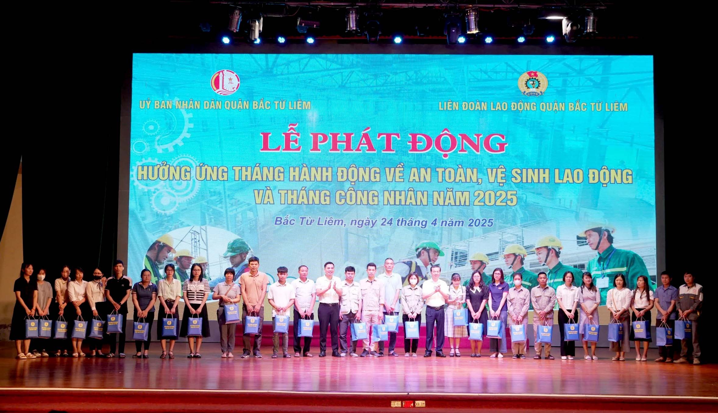 Đẩy mạnh chăm lo toàn diện cho người lao động dịp Tháng Công nhân