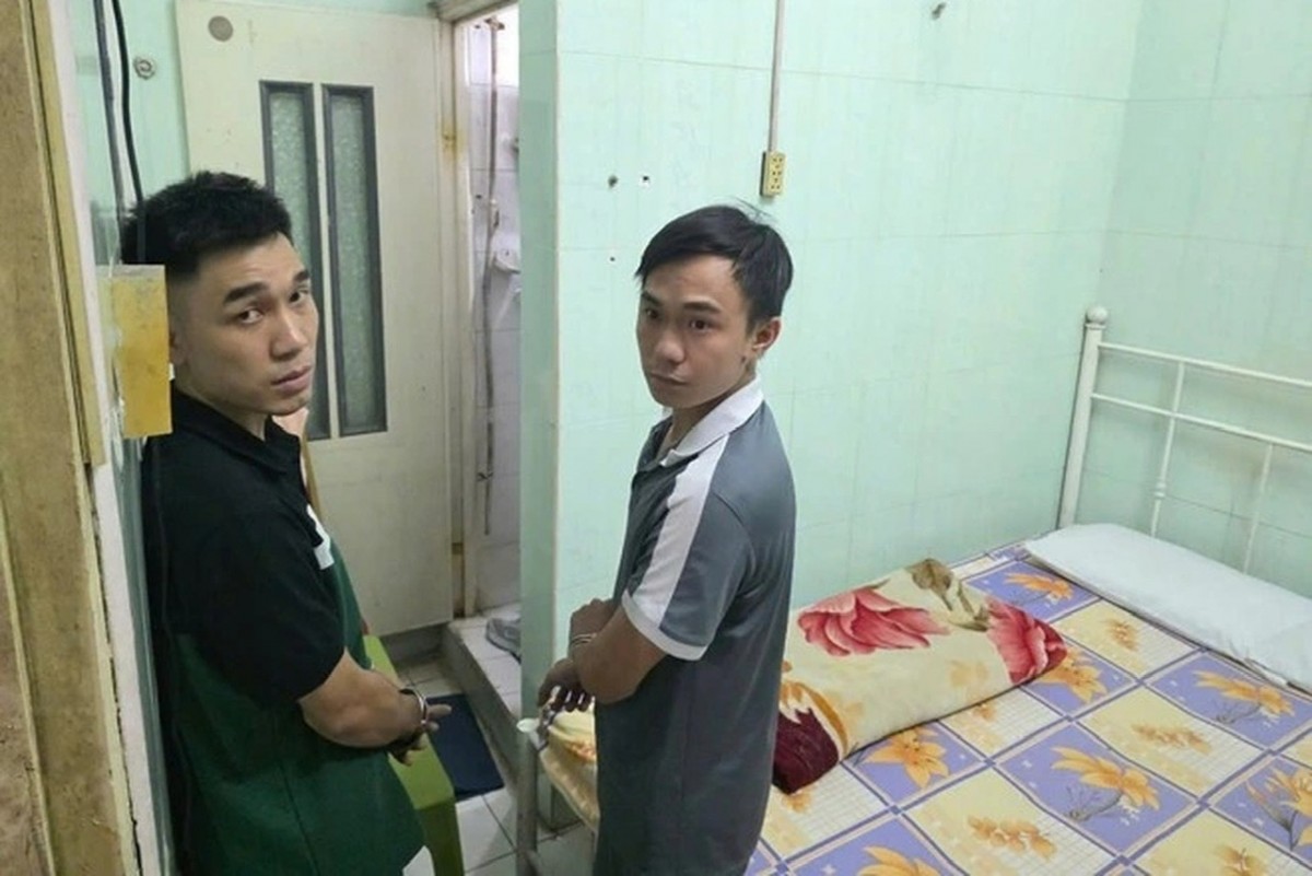 Bắt giữ 2 đối tượng cướp 16 cây vàng của bà chủ nhà nghỉ ở Hà Nội
