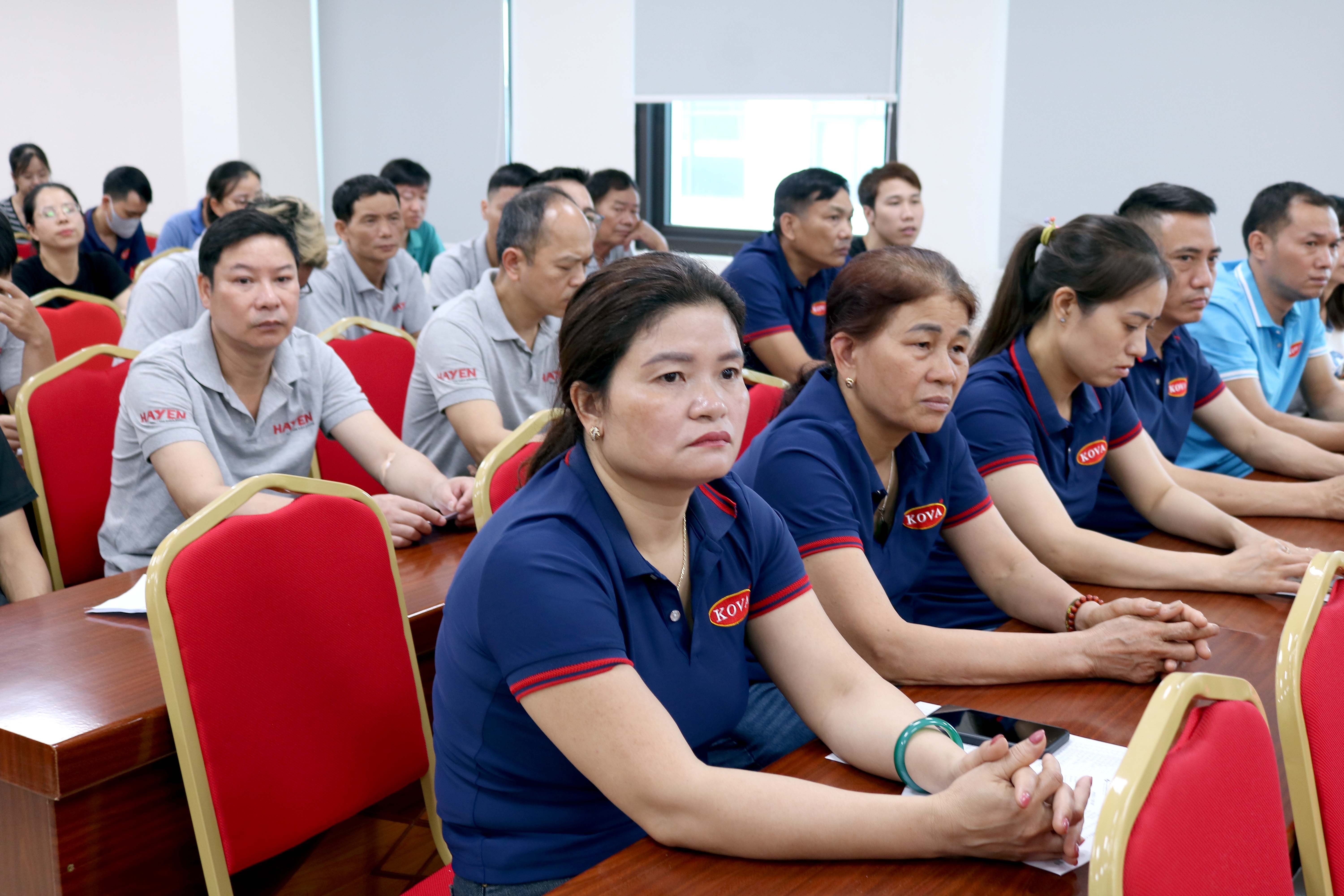 Người lao động phấn khởi khi được khám sức khỏe miễn phí Người lao động phấn khởi khi được khám sức khỏe miễn phí