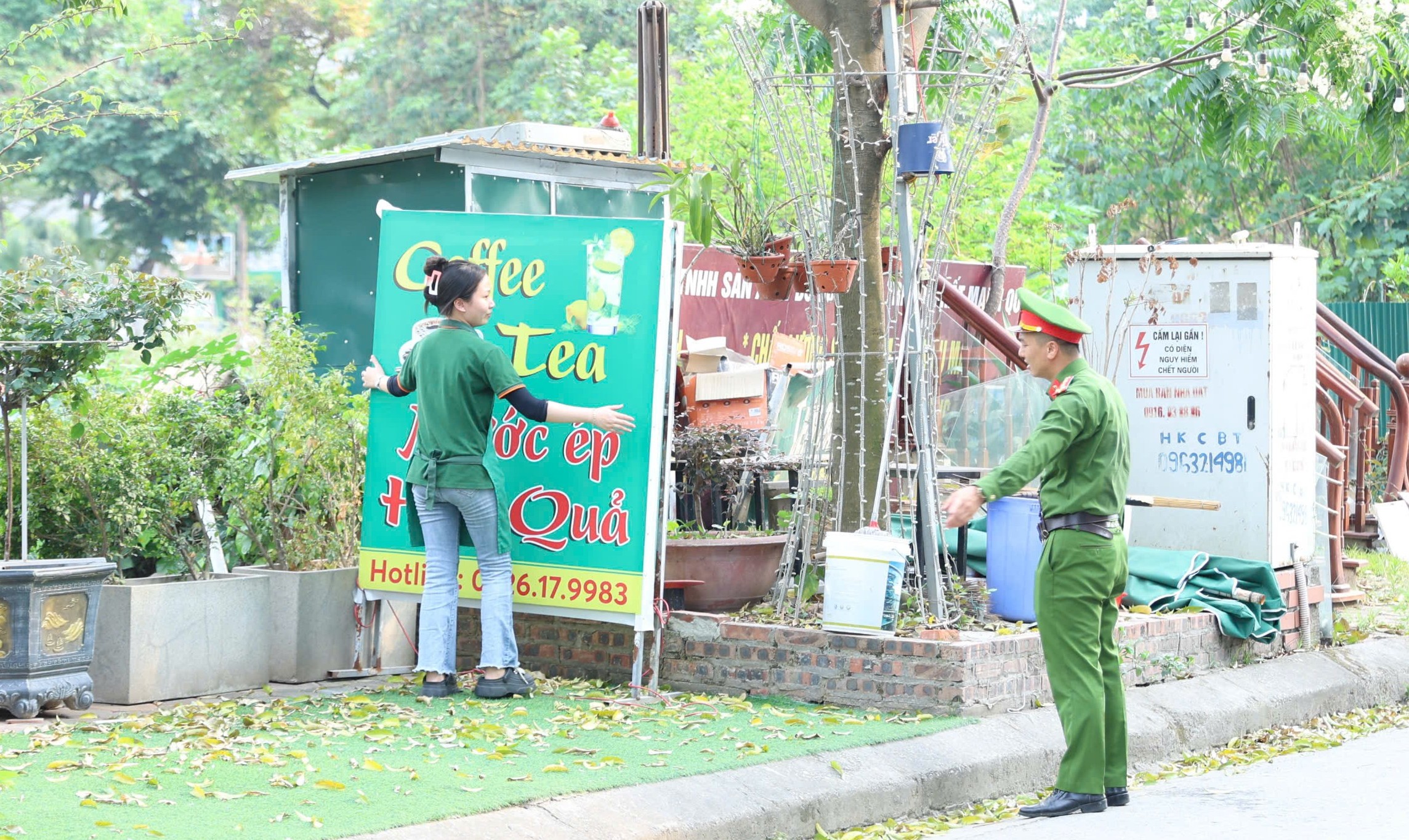Công an phường Dương Nội vào cuộc sau phản ánh của Báo Lao động Thủ đô