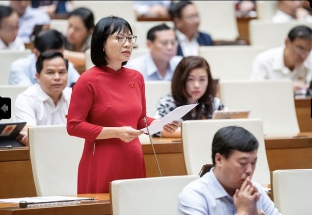 Chủ đề tìm cách "giữ chân người tài" làm "nóng" nghị trường