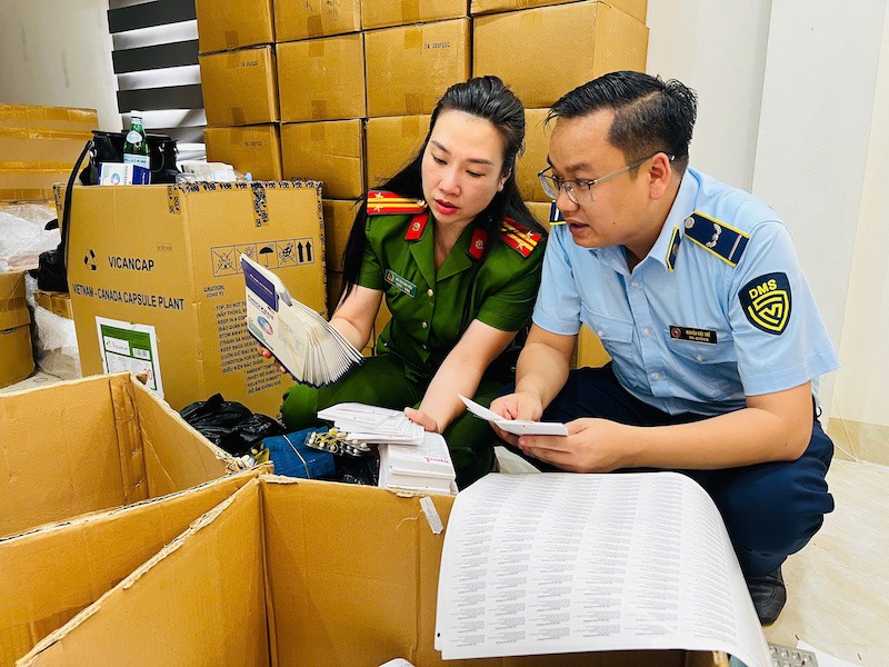 Công an Hà Nội triệt phá ổ nhóm sản xuất 100 tấn tân dược và thực phẩm chức năng giả