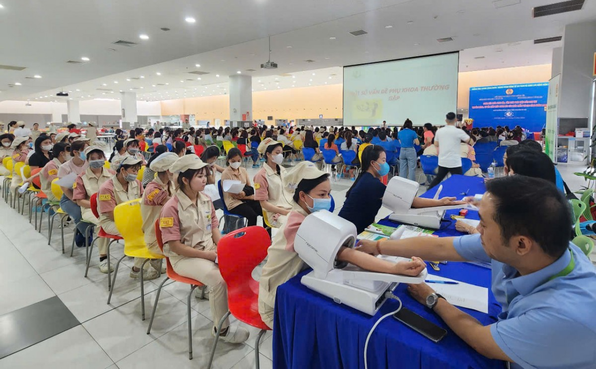 600 nữ công nhân lao động được tư vấn kiến thức, khám sức khỏe miễn phí
