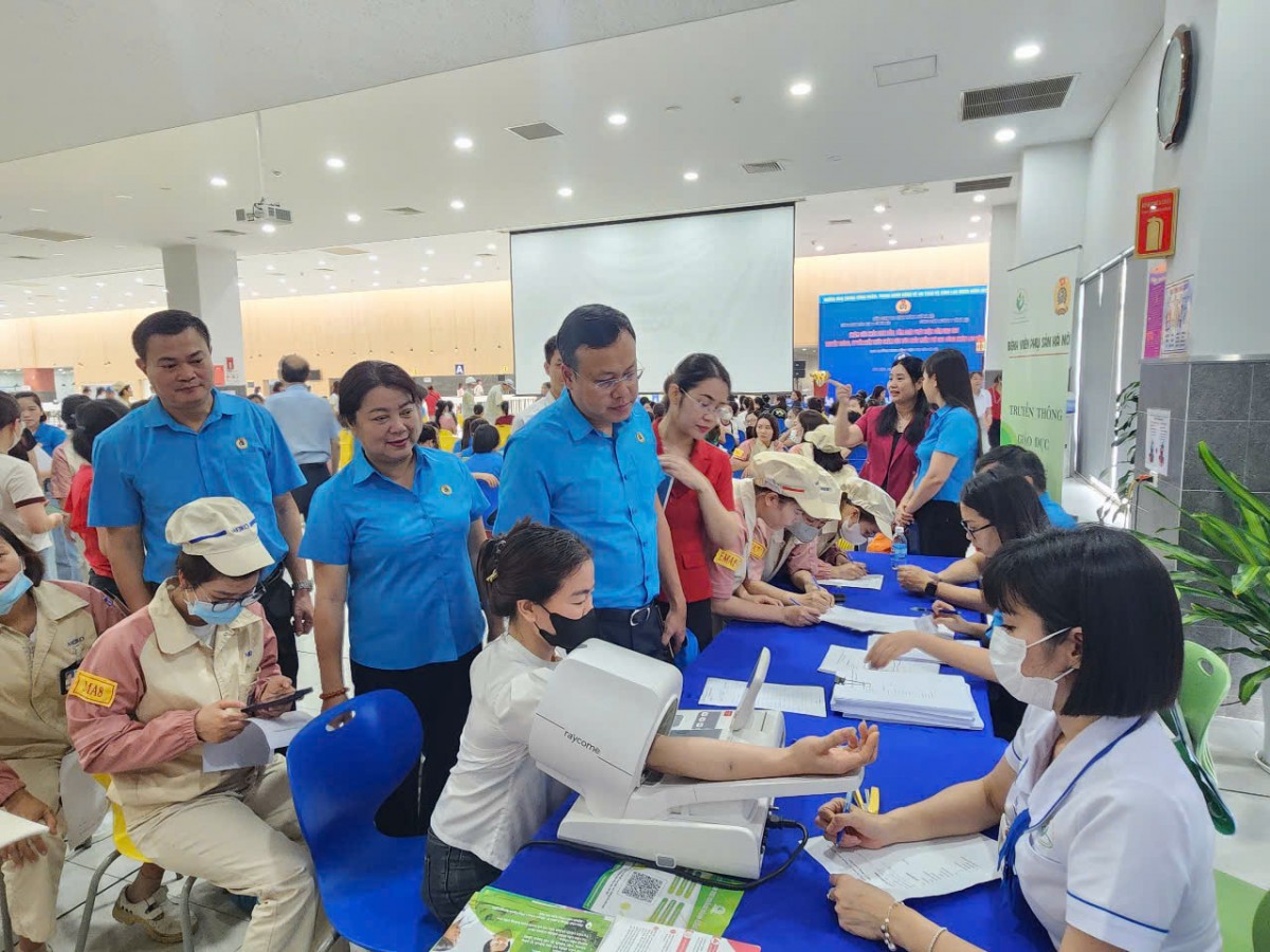 600 nữ công nhân lao động được tư vấn kiến thức, khám sức khỏe miễn phí
