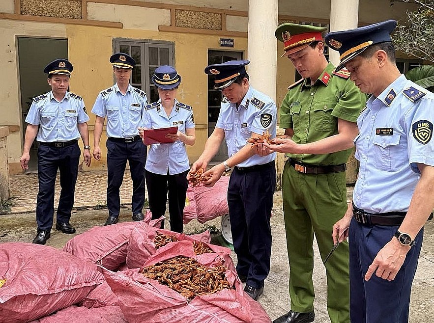 Lạng Sơn: Thu giữ 1,5 tấn chân gà không rõ nguồn gốc đang trên đường vận chuyển