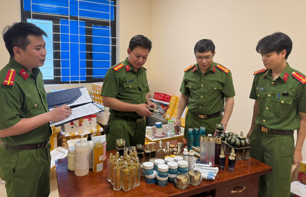 Triệt phá cơ sở sản xuất, buôn bán mỹ phẩm giả