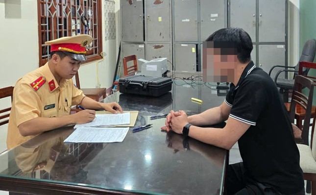 Đi lùi trên cao tốc Hà Nội - Thái Nguyên, tài xế bị phạt 35 triệu đồng