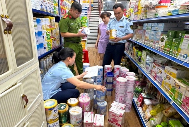 Nghệ An: Phát hiện hàng trăm hộp sữa bột trẻ em nhập lậu