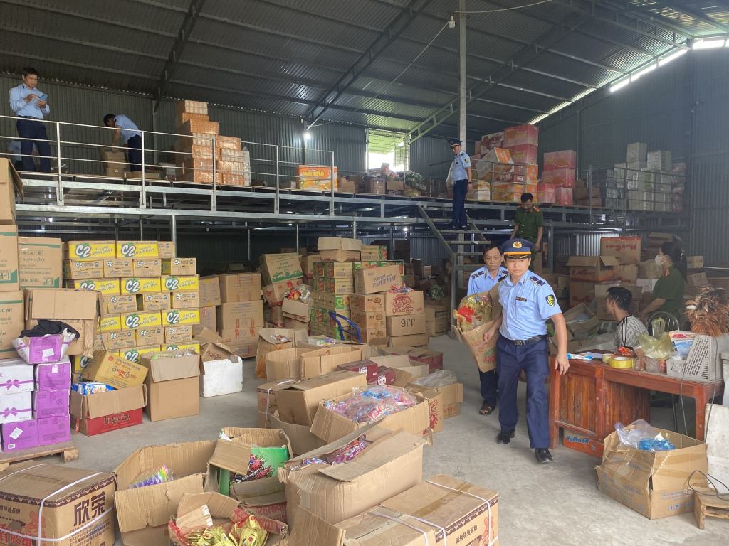 Phát hiện 34.934 sản phẩm là thực phẩm nhập lậu không rõ nguồn gốc