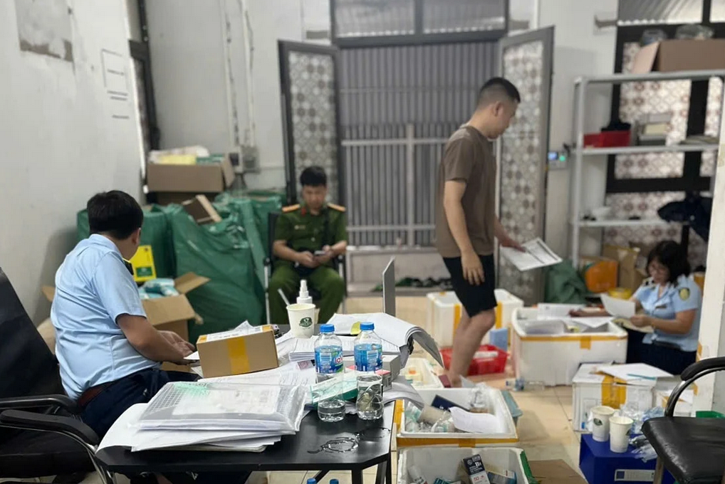 Hà Nội: Phát hiện gần 3.500 sản phẩm mỹ phẩm nhập lậu tại 4 cơ sở kinh doanh
