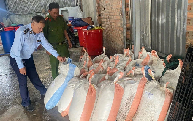 Thu giữ hơn 1,1 tấn hạt đác không rõ nguồn gốc chuẩn bị đưa ra thị trường