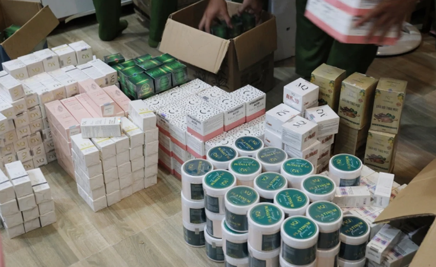 Triệt phá đường dây sản xuất 12 tấn mỹ phẩm giả