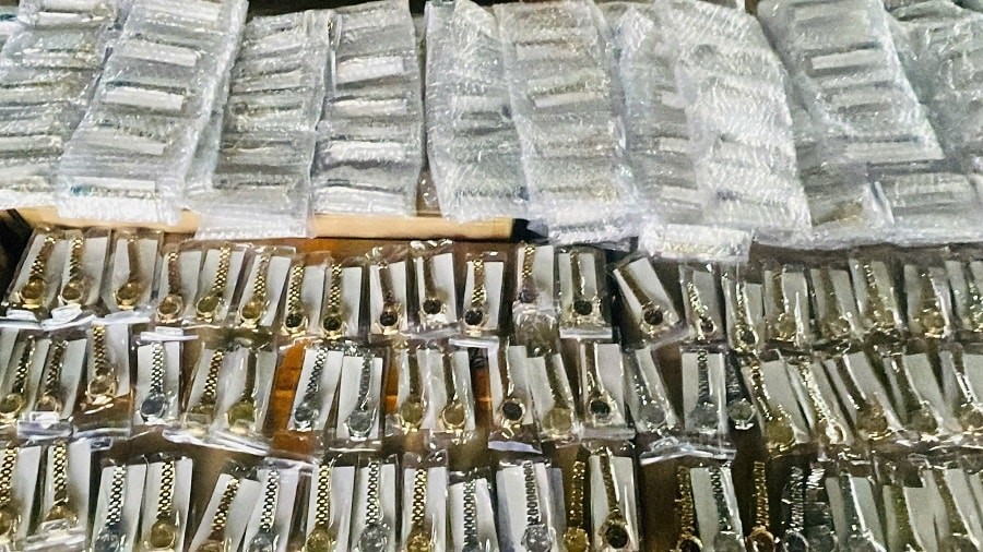 Hải quan thu giữ 450 đồng hồ giả nhãn hiệu Rolex tại cửa khẩu Trà Lĩnh