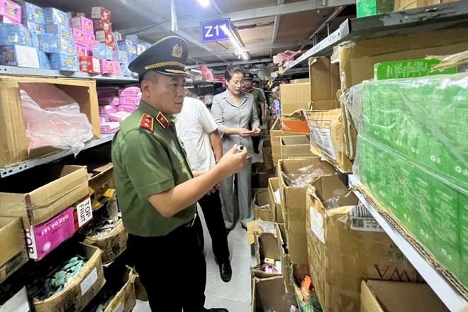 Chuyển Công an điều tra 4 vụ vi phạm hàng hóa tại thủ phủ bánh kẹo La Phù
