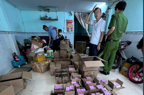 Phát hiện kho chứa hơn 10.000 chai nước hoa giả trị giá 10 tỷ đồng