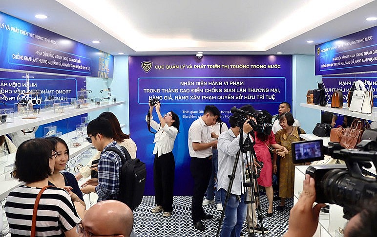 Hơn 300 sản phẩm vi phạm được trưng bày trong tháng cao điểm chống hàng giả