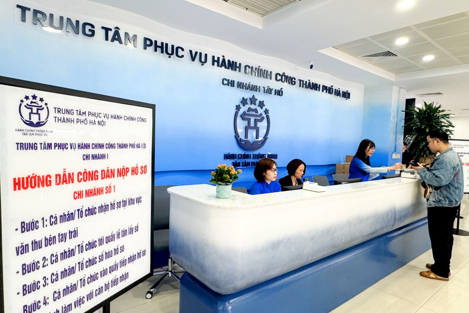 Hà Nội tạm thời giữ nguyên 30 điểm tiếp nhận thủ tục hành chính công
