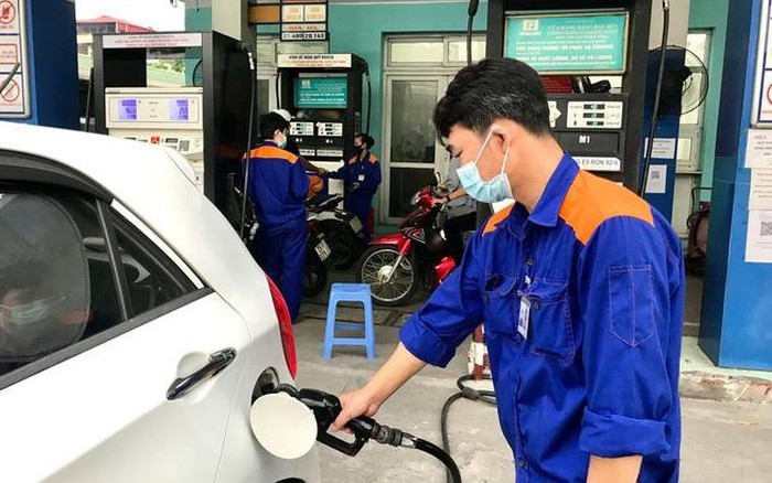 Giá xăng có thể giảm mạnh ngày mai 3/7: Lần thứ hai liên tiếp trong tuần
