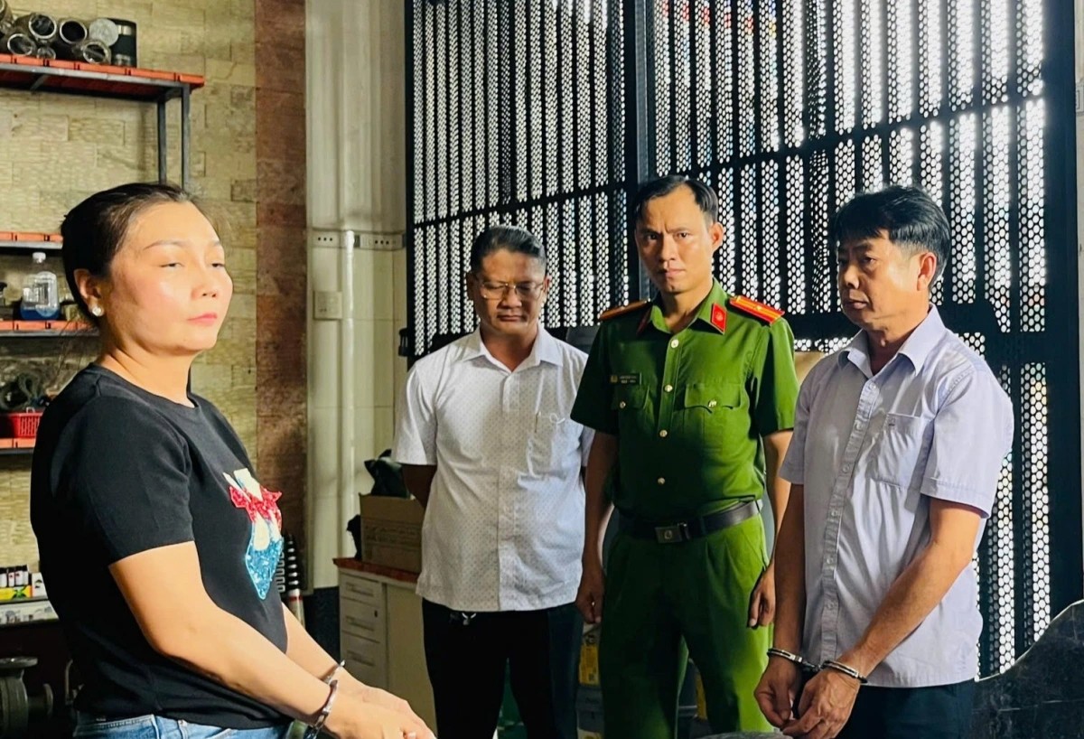 Bắt tạm giam cặp vợ chồng lừa đảo hơn 27 tỉ đồng bằng chiêu “vay đáo hạn ngân hàng”