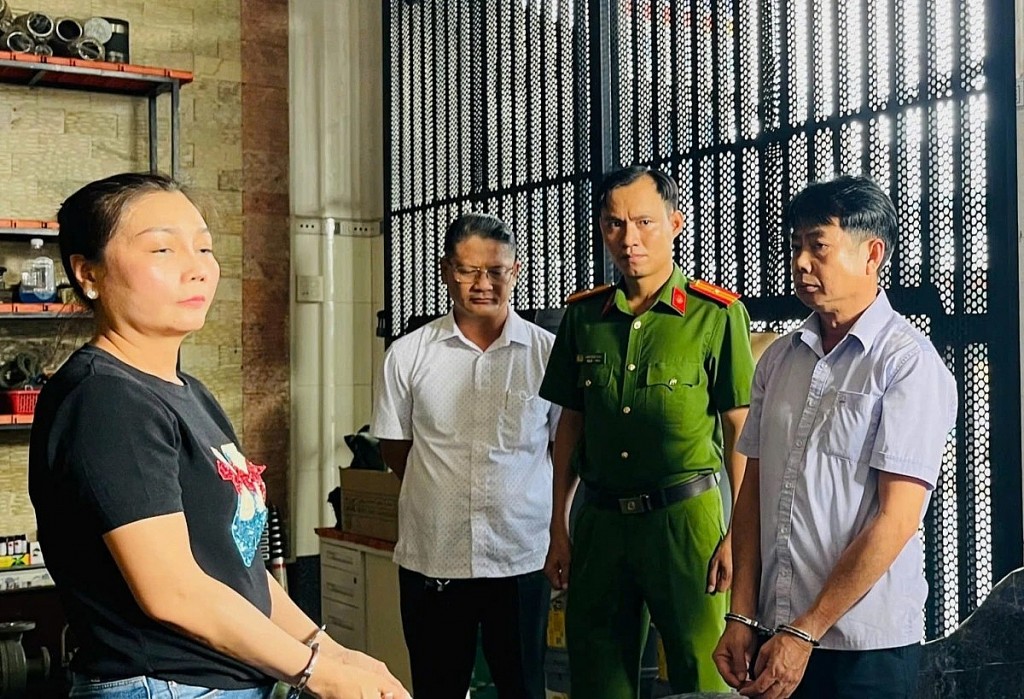 Bắt tạm giam cặp vợ chồng lừa đảo hơn 27 tỉ đồng bằng chiêu “vay đáo hạn ngân hàng”