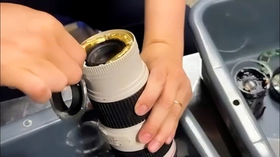 Xác định 12 miếng kim loại trong ống kính máy ảnh tại sân bay Nội Bài là vàng 99,99%