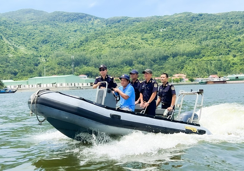 Buôn lậu qua đường biển chiếm hơn 53% số vụ: Hải quan siết chặt kiểm soát trong nửa đầu năm 2025