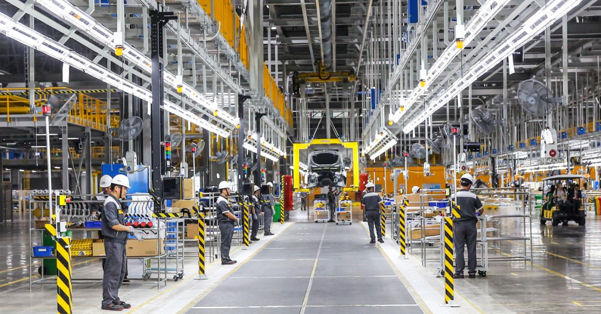 Sản xuất công nghiệp tăng mạnh 9,2% trong 6 tháng đầu năm - Mức cao nhất trong 5 năm