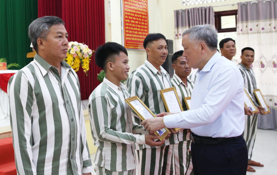 Công bố hướng dẫn đặc xá đợt 2 năm 2025: Phạm nhân cần đảm bảo những điều kiện gì?
