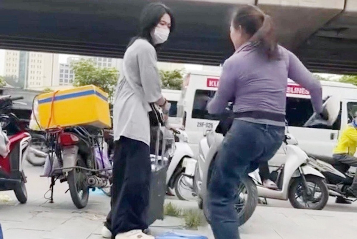 Xử phạt người bán trà đá đuổi cô gái khỏi vỉa hè