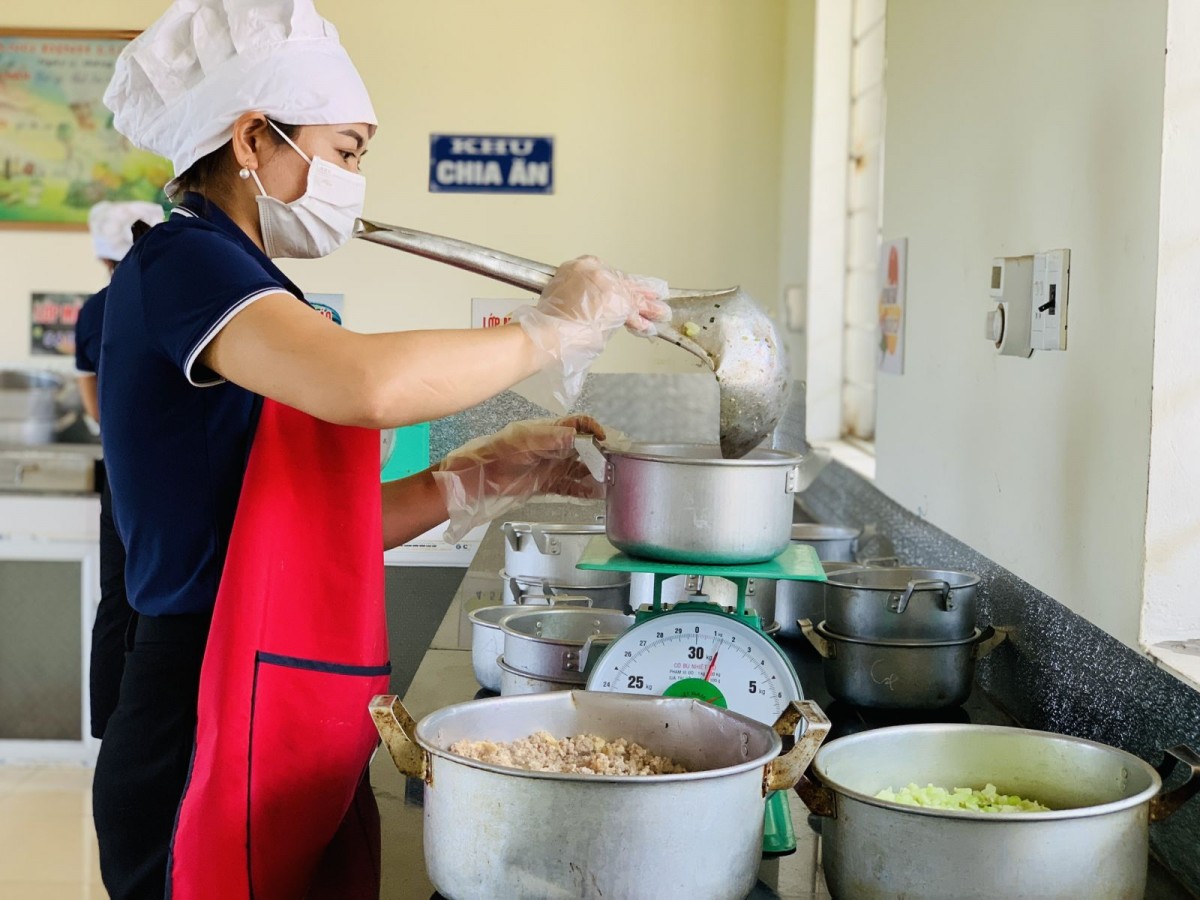 Xây dựng tiêu chí lựa chọn các đơn vị cung cấp suất ăn bán trú các trường học