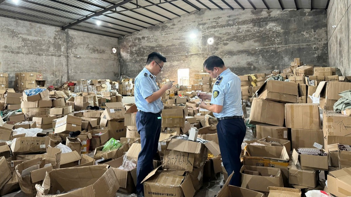 Phát hiện kho hàng chứa hơn 47.000 sản phẩm nhập lậu từ Trung Quốc