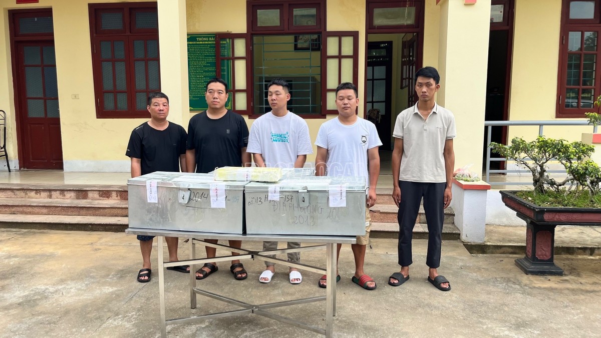 Triệt phá đường dây vận chuyển 235kg bạc qua biên giới