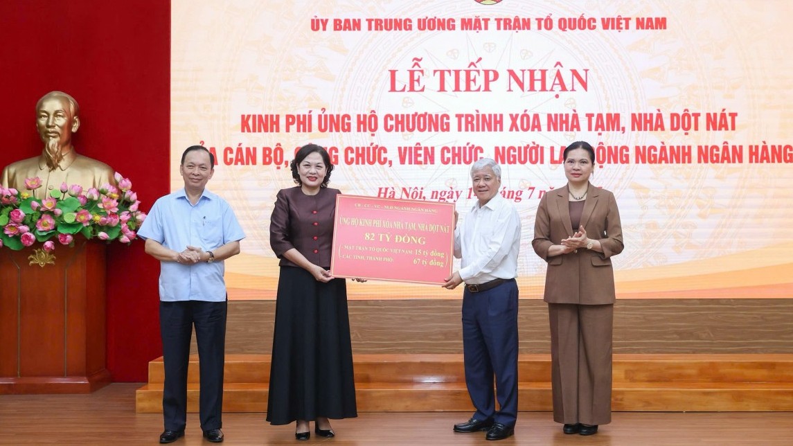 Người lao động ngành Ngân hàng ủng hộ 82 tỷ đồng chung tay xóa nhà tạm, nhà dột nát trên cả nước